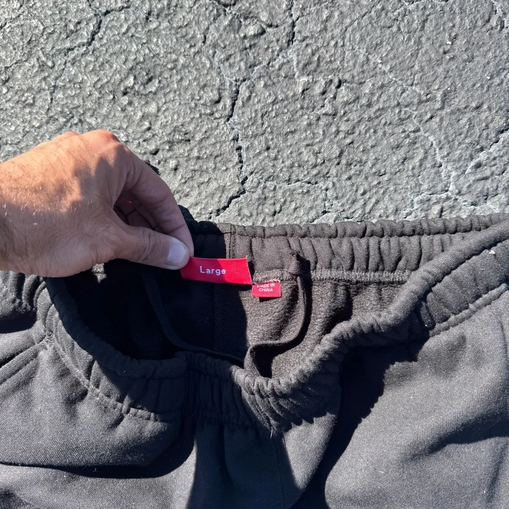 Supreme Black satin appliqué Logo Sweatpants large - Picture 5 of 7